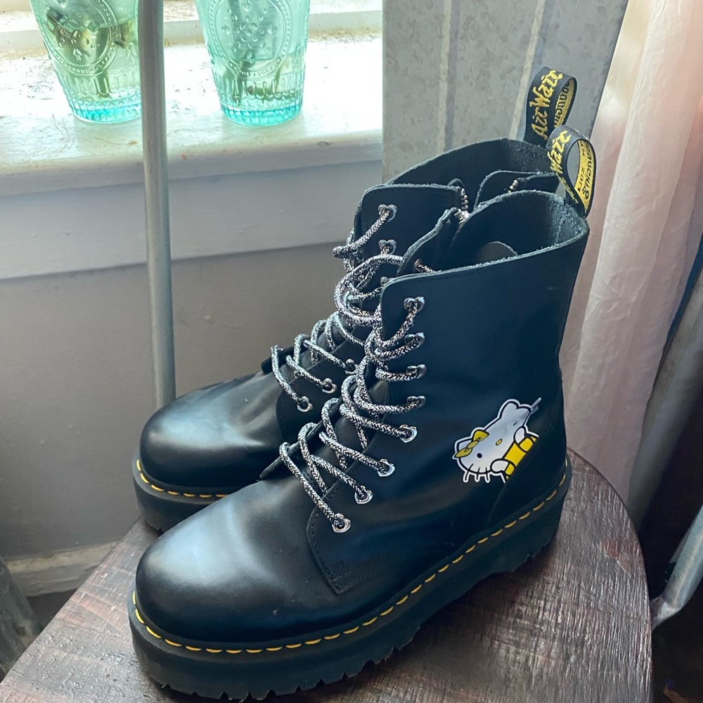 Dr Martens Hello Kitty Jadons